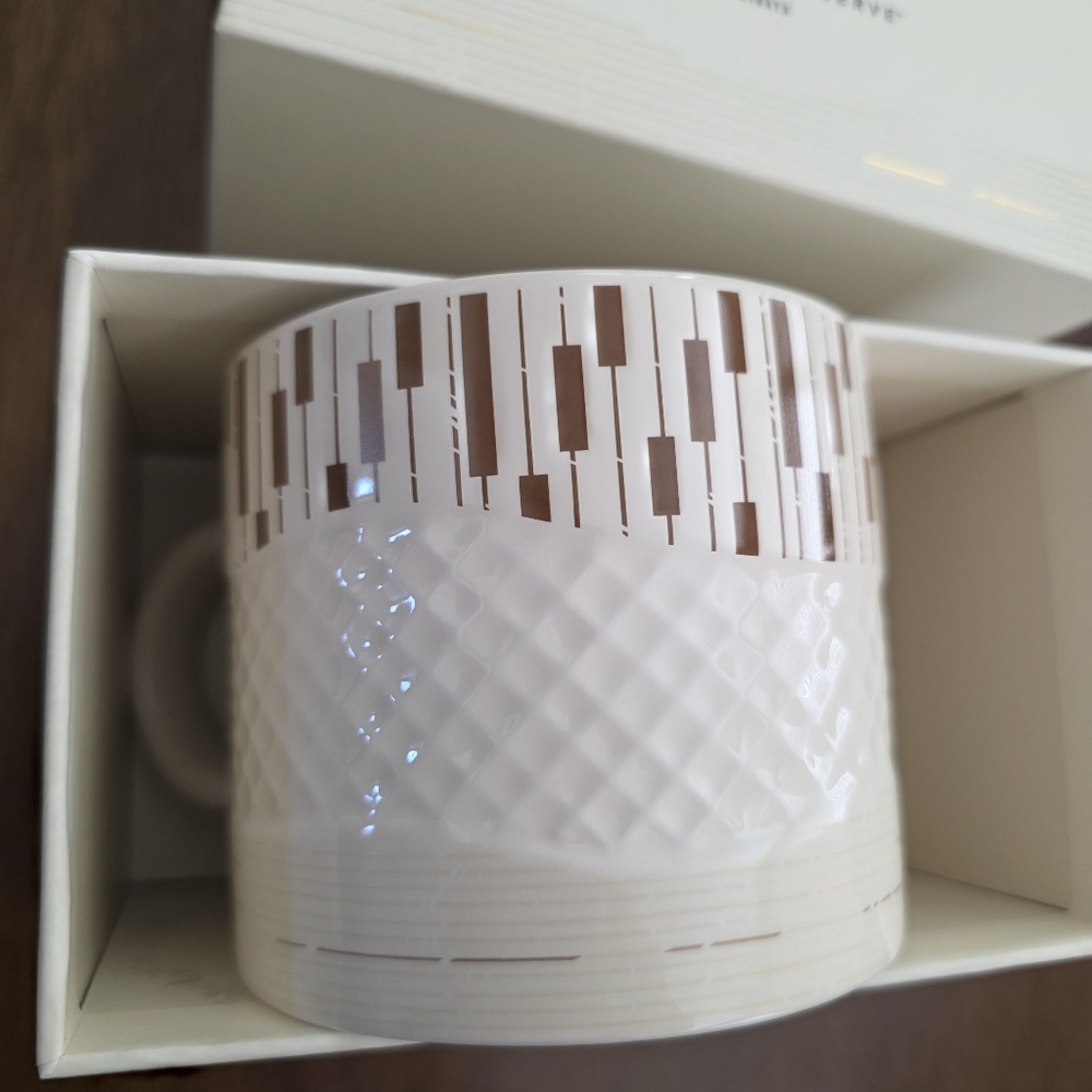 Starbucks Reserve Hiraya Tagaytay Philippines White and Gold Mug Rare NEW - Picture 5 of 6